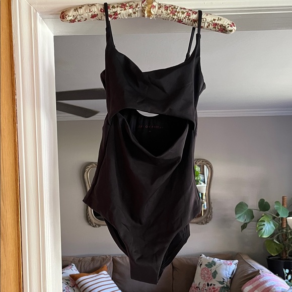 Black Peak Suit medium - Picture 2 of 4